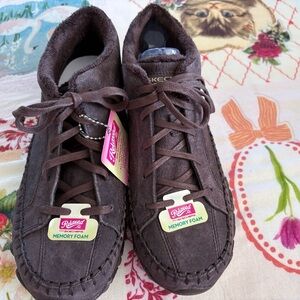 Skechers BNIB Brown Relaxed Fit Shoes
Bikers Totem Pole in Brown size 7.5